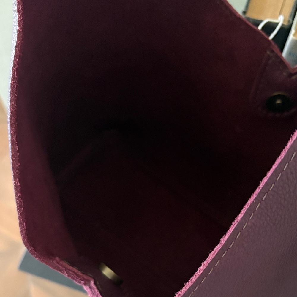 Portland Leather Goods Naomi Shoulder Bag in plum large - Picture 6 of 11
